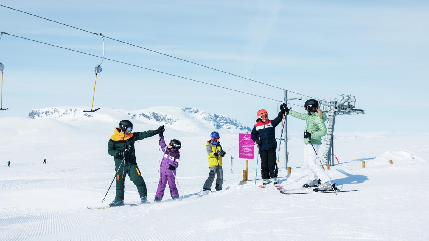 Familie på ski geilo high five