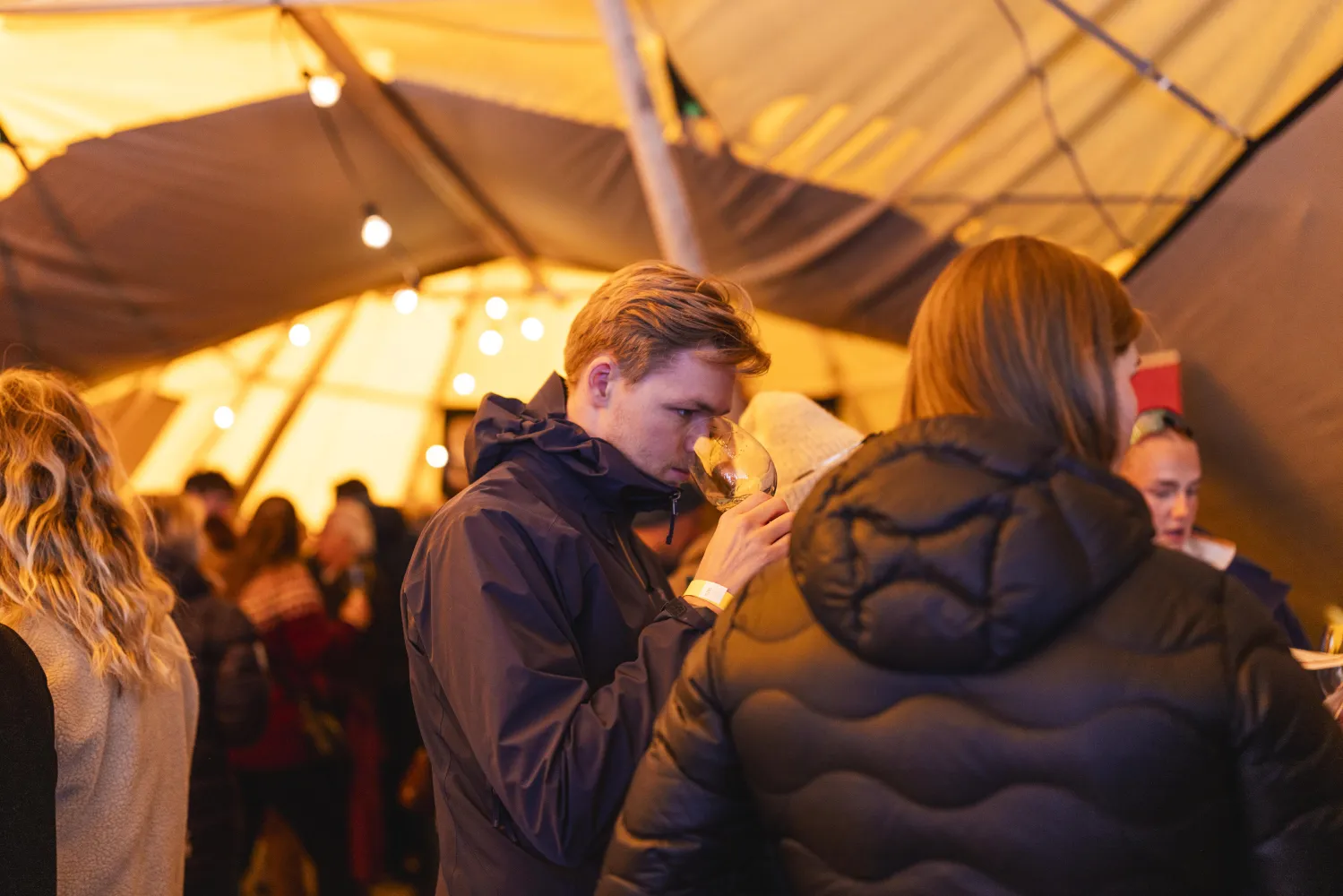 Stetten 2024 en deltakere som vinsmaker