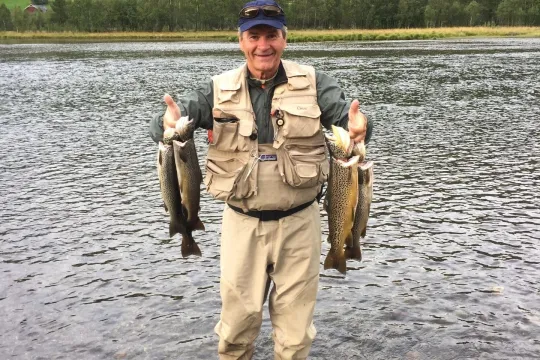 Mann med fisk