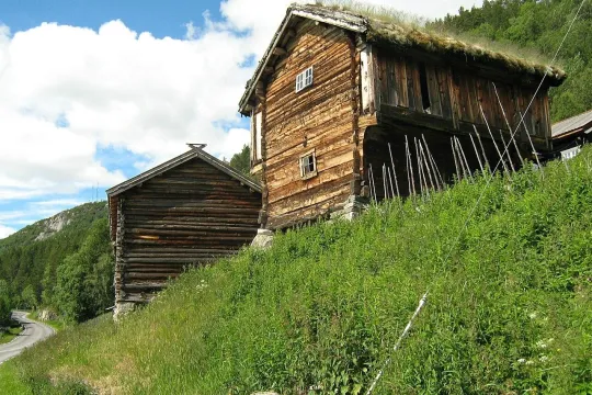 Gudbrandsgård and Veslegård in Sudndalen