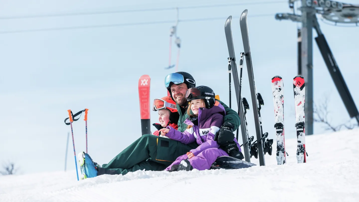 Familie på ski geilo high five