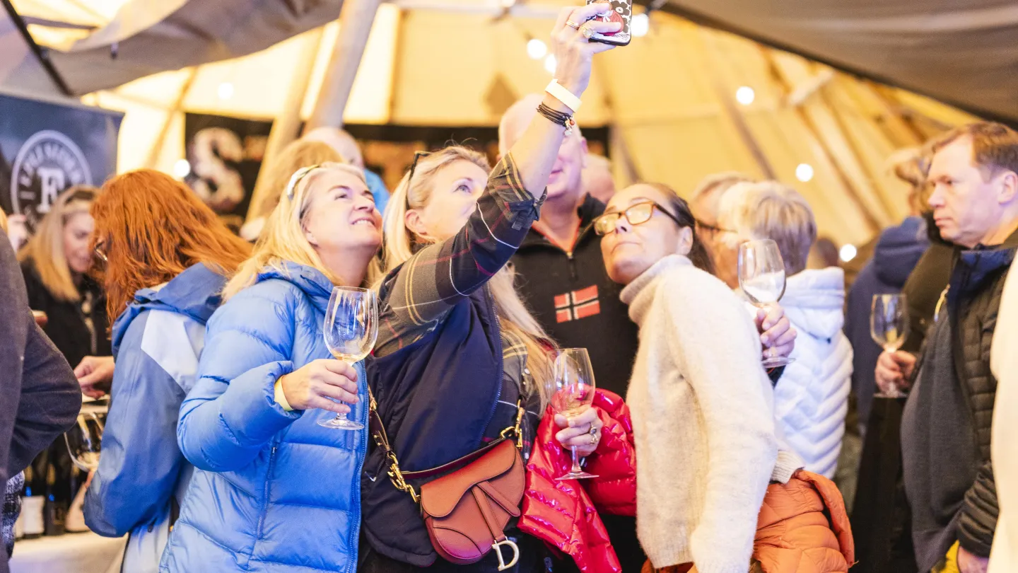 Stetten 2024 en gjeng som tar selfie
